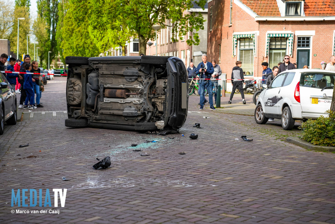 Auto ramt geparkeerde auto's van Schravendijkplein Vlaardingen