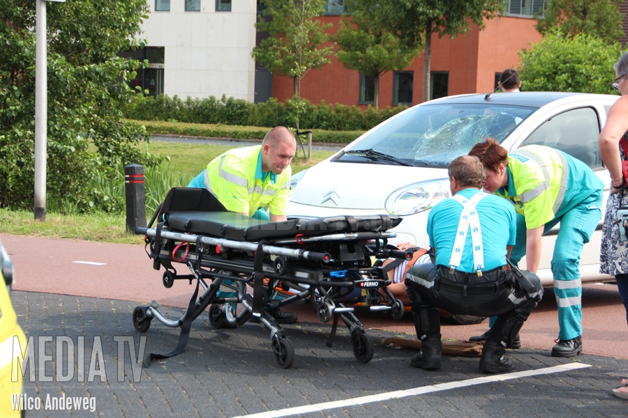 Fietsster gewond na aanrijding met auto Breslaupad