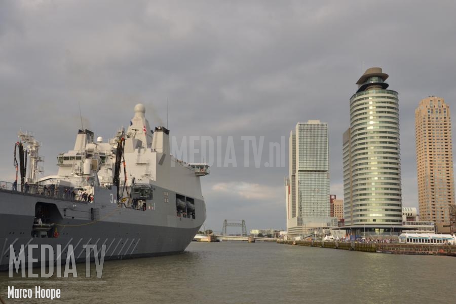 Grootste marineschip Karel Doorman in Rotterdam