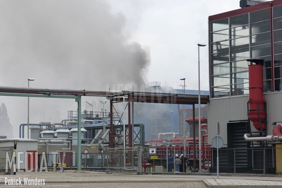 Brand in generator Botlekstraat Rotterdam