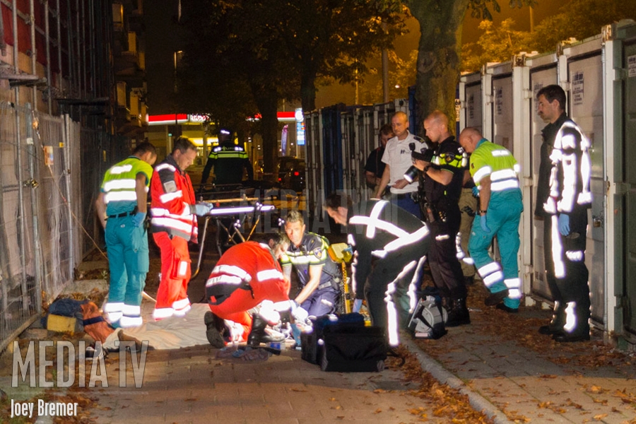 Man gewond na val van hoogte Sophiakade Rotterdam (video)
