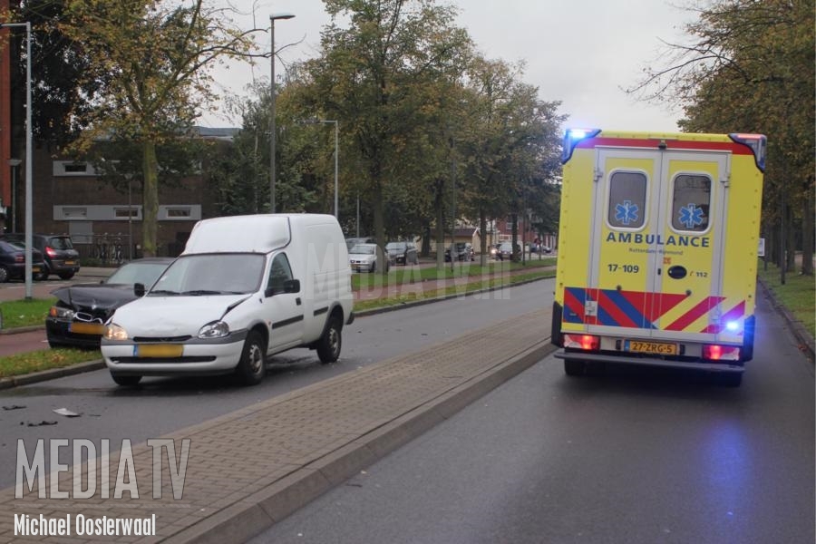 Vier auto's botsen op Van Haarenlaan Schiedam
