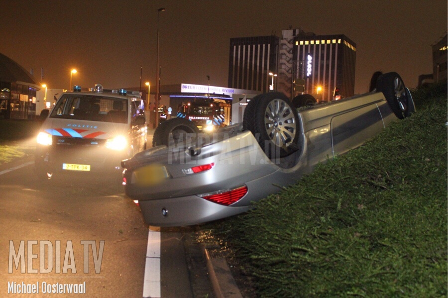 Auto crasht bij achtervolging Rivium Boulevard Capelle aan den IJssel (video)