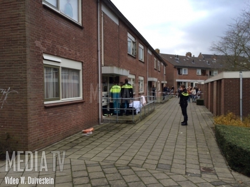 Vrouw overleden door geweld Waalstraat Poortugaal (video)