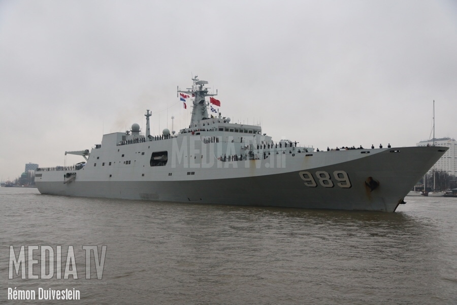 Drie schepen Chinese marine in Rotterdam (video)