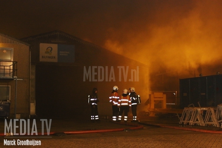 Grote brand in bedrijfspand Moezelweg Rotterdam Europoort