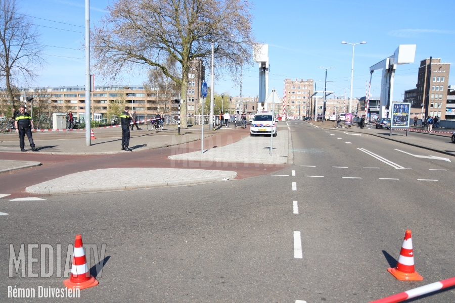Schietpartij op de Mathenesserbrug in Rotterdam (video)