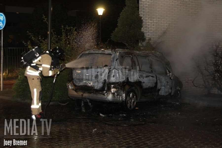 Politie zet onderzoek naar autobranden in Vlaardingen voort