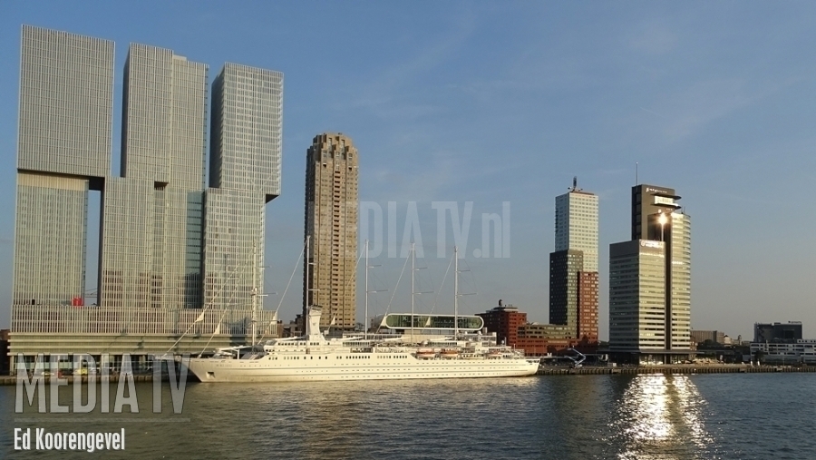 Zeilcruiseschip MSY Windsurf doet Rotterdam aan (video)