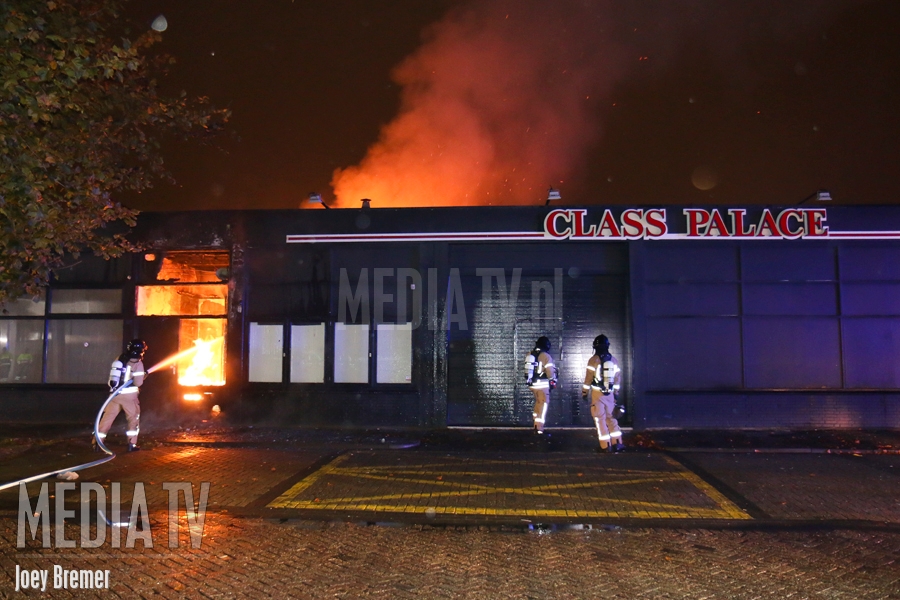 Grote brand in partycentrum Calandstraat Schiedam (video)