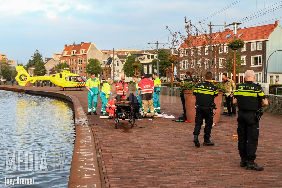 Man overleden nadat deze maandag te water raakte aan de Overschiesestraat in Schiedam