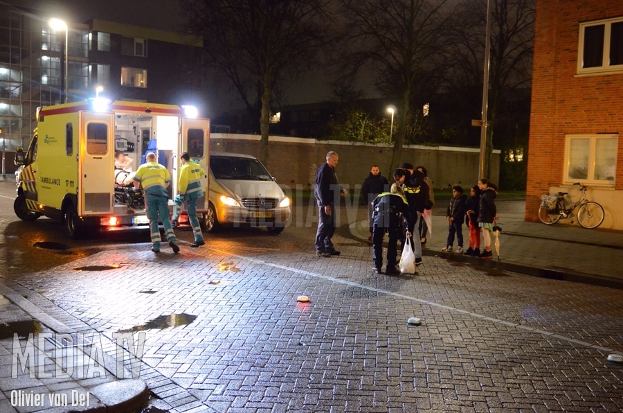 Auto rijdt door en laat gewonde achter bij ongeval Krabbendijkestraat Rotterdam