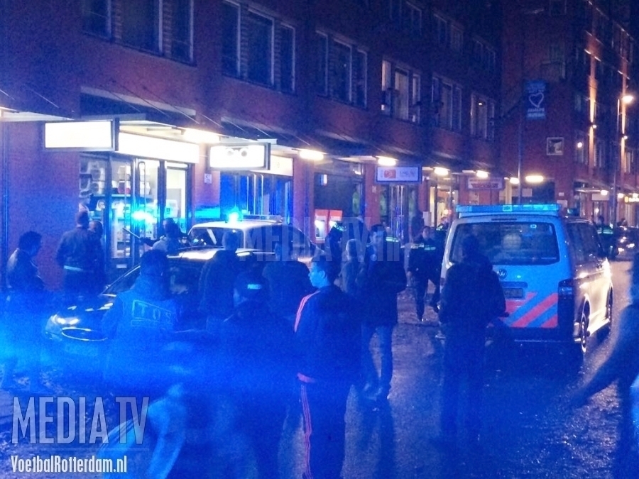 Twee agenten gewond na aanhouding agressieve verdachte Wolphaertsbocht Rotterdam