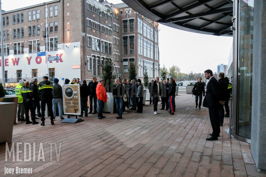 Havenarbeiders voeren actie over werkzekerheid Wilhelminakade Rotterdam