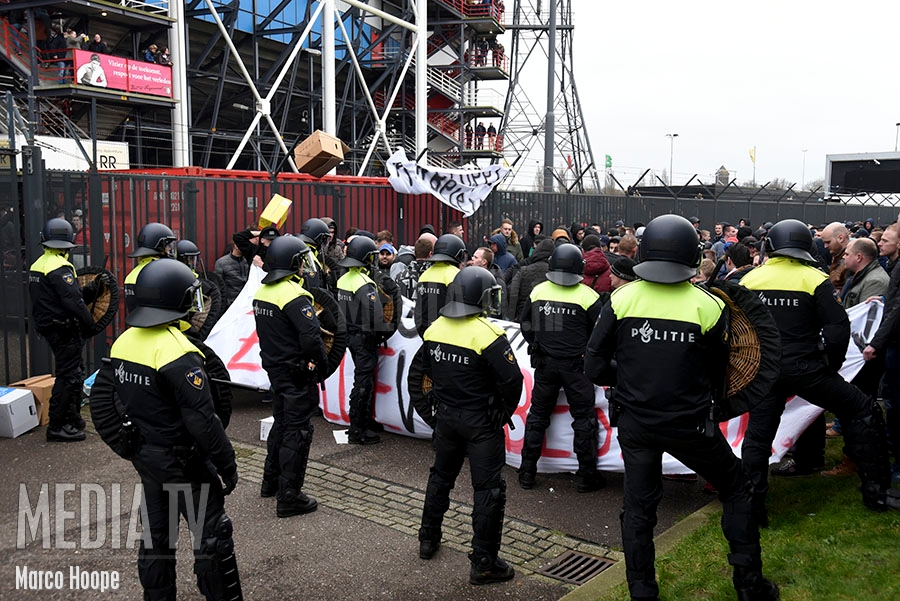 Nationale ombudsman doet onderzoek naar de aanhouding van 326 Feyenoordsupporters