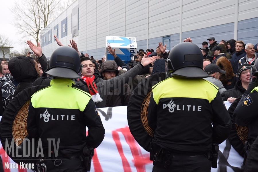 Onderzoek ongeregeldheden na protestmars van Feyenoord-aanhang