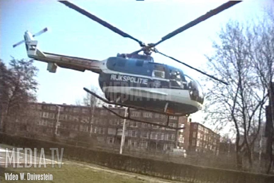 MediaTV Classics: (1993) Politiehelikopter haalt couveuse op (video)