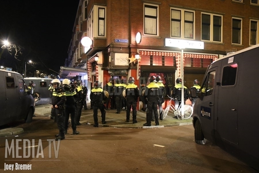 Politie valt café binnen aan de Beijerlandselaan in Rotterdam (video)