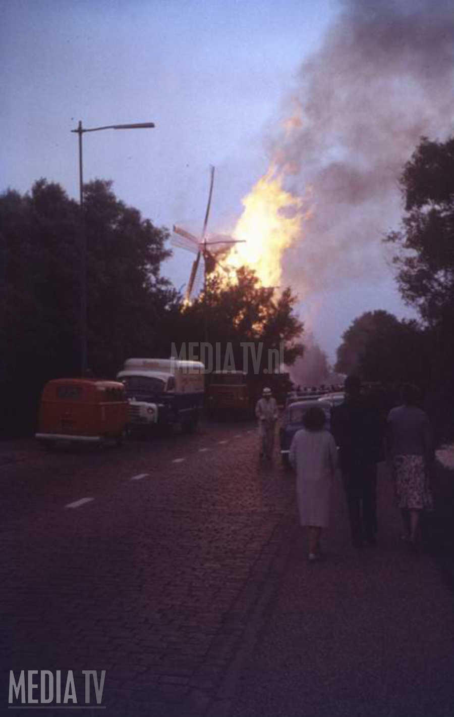 MediaTV Classics: (1962) Molen De Ster in Kralingen verwoest door brand