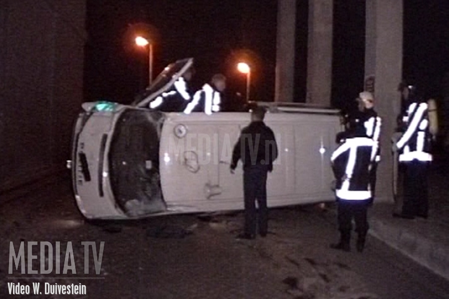 MediaTVClassics: (1993) Politiebus belandt op z'n kant Abraham van Stolkweg Rotterdam (video)