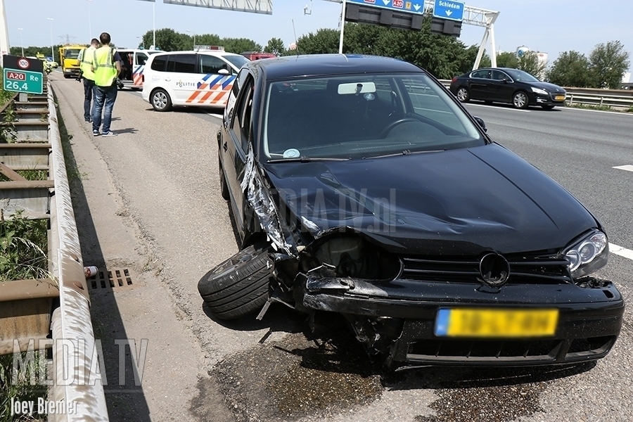 Flinke schade bij aanrijding op de A20 bij Schiedam