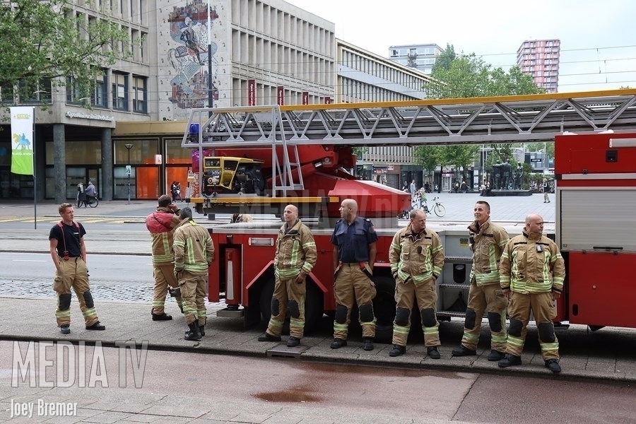 Lawaaiactie brandweer Rotterdam tegen verhoging van pensioenleeftijd (video)