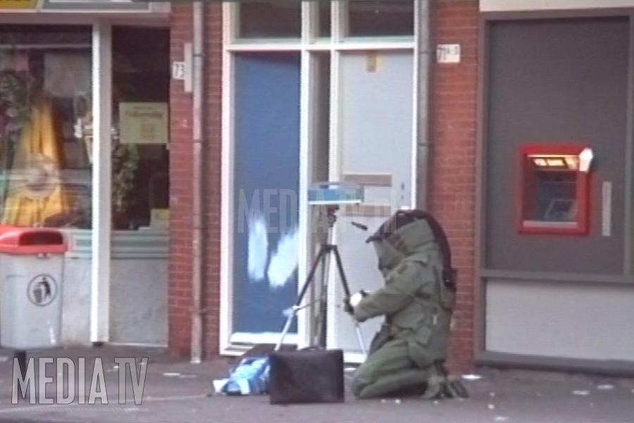 MediaTVClassics: (1993) Verdacht pakketje bij geldautomaat Crooswijkseweg Rotterdam (video)
