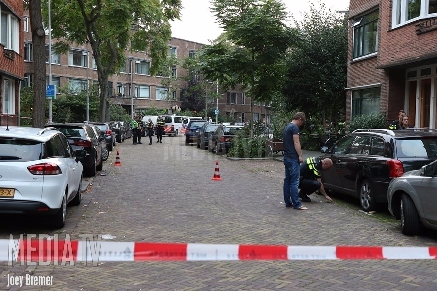 Politie onderzoekt een schietpartij in de Breitnerstraat in Rotterdam (video)