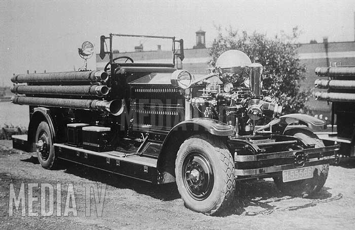 MediaTV Classics: (1928) Ahrens Fox autospuit A6 bij brandweer Rotterdam