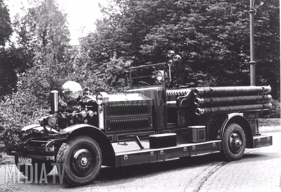 MediaTV Classics: (1928) Ahrens Fox autospuit A7 bij brandweer Rotterdam
