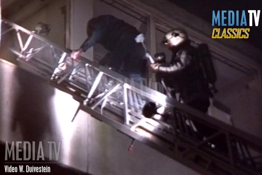 MediaTV Classics (1993): 15 daklozen gered uit brandend kantoorpand Hoogstraat Rotterdam