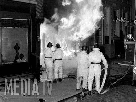 MediaTV Classics: (1966) Felle brand verwoest babyhuis De Ooievaar Mauritsweg Rotterdam