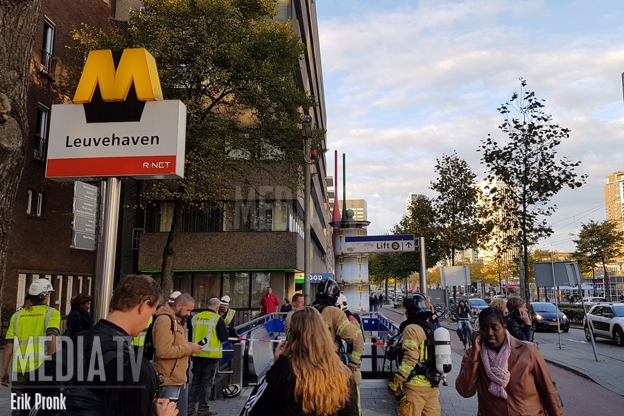 Metrostation Leuvehaven korte tijd ontruimd vanwege brandmelding (video)