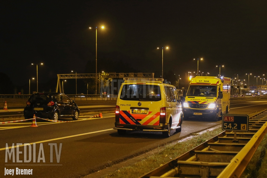 Zwaargewonde bij steekpartij na verkeersruzie op de snelweg A15 Rotterdam (video)