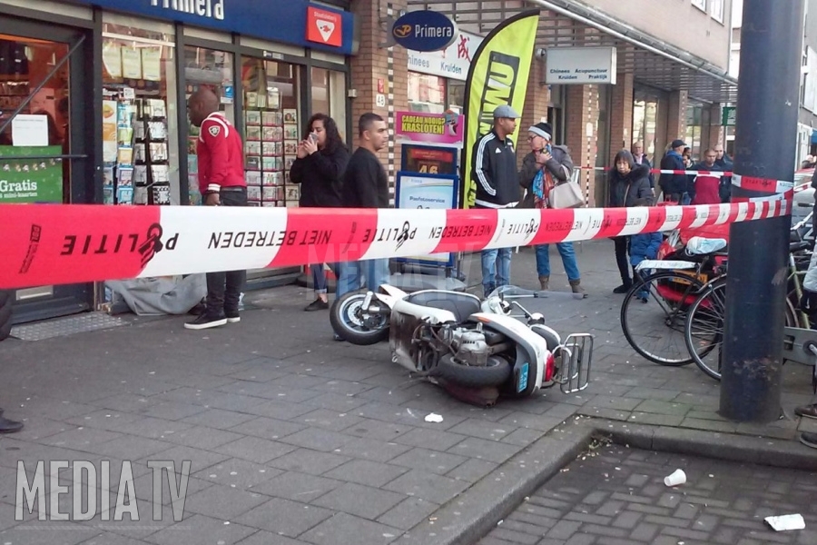 Voetganger zwaargewond bij aanrijding op de West-Kruiskade in Rotterdam (video)