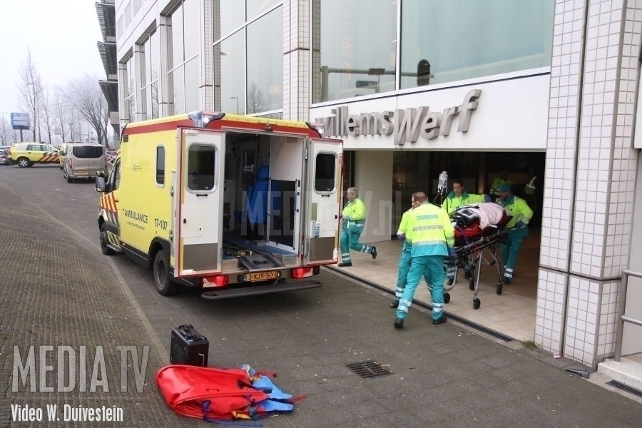 Dode en zwaargewonde bij liftongeval Boompjes Rotterdam (video)