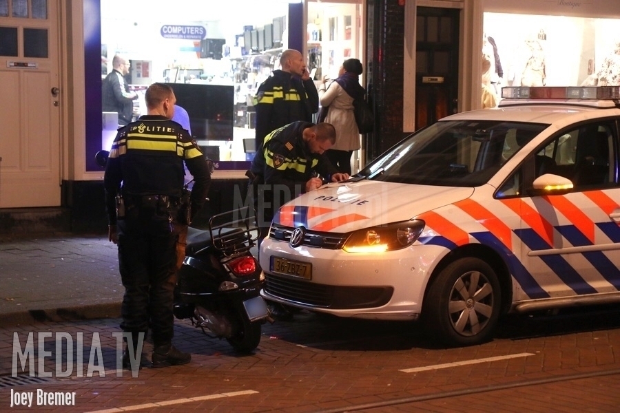 Politieauto en scooter botsen Nieuwe Binnenweg Rotterdam