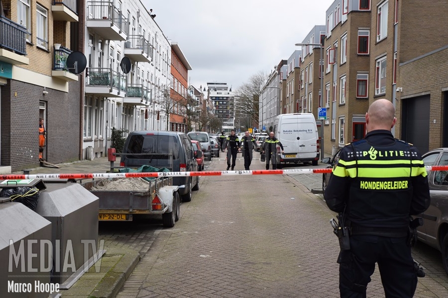 Man met vuurwapen aangehouden Banierstraat Rotterdam (video)