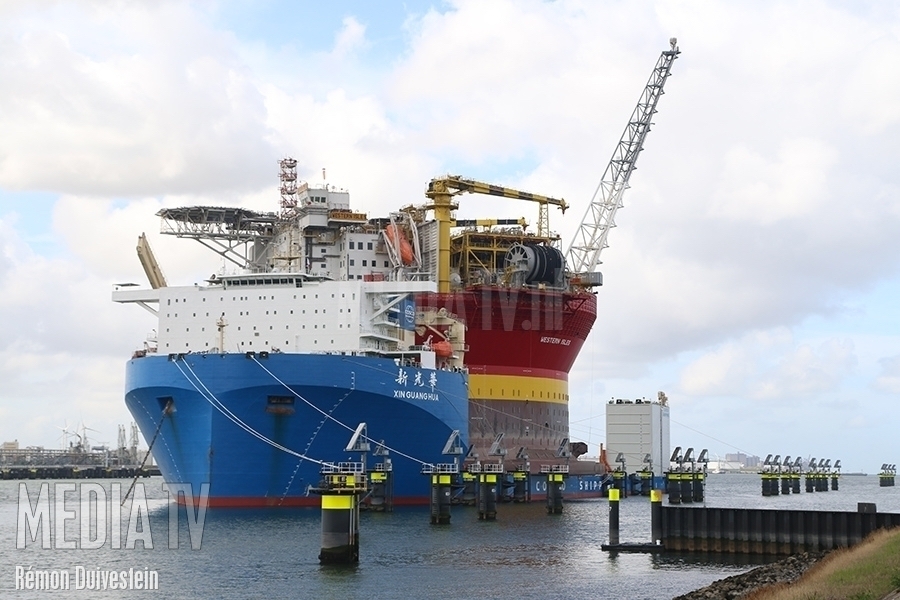 Afzinkbaarschip Xin Guang Hua voor het eerst in haven van Rotterdam