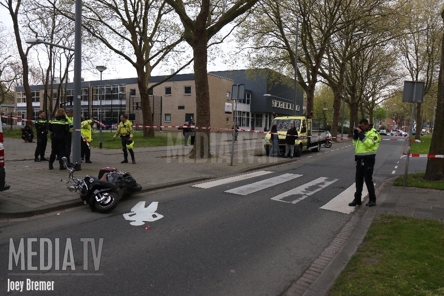staal Ver weg Chromatisch Media TV - Man zwaargewond na eenzijdig scooterongeval Slinge Rotterdam