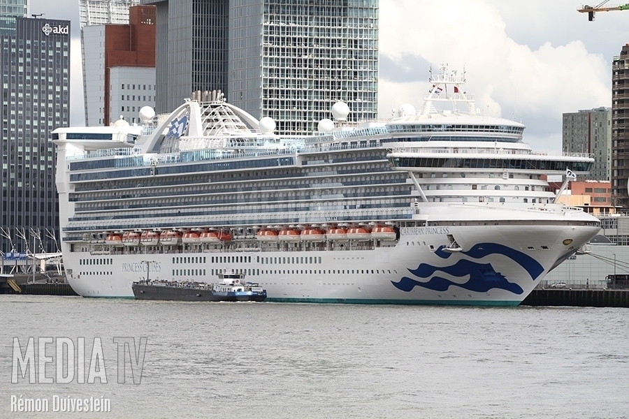 Cruiseschip Carribean Princess opent het cruiseseizoen in Rotterdam
