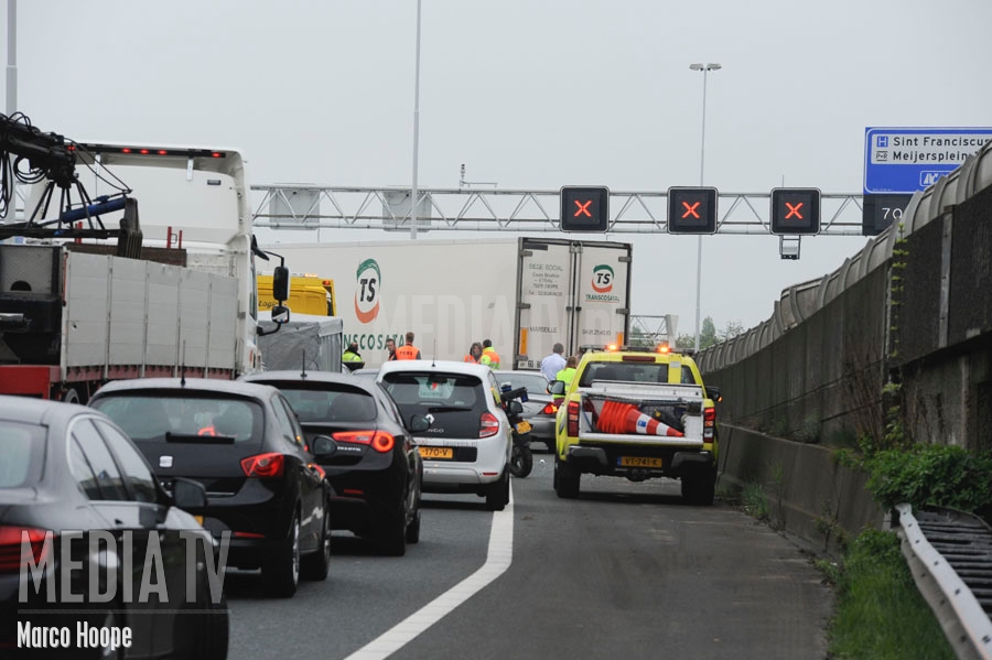 Snelweg A20 geblokkeerd door ongeval met vrachtwagen (video)