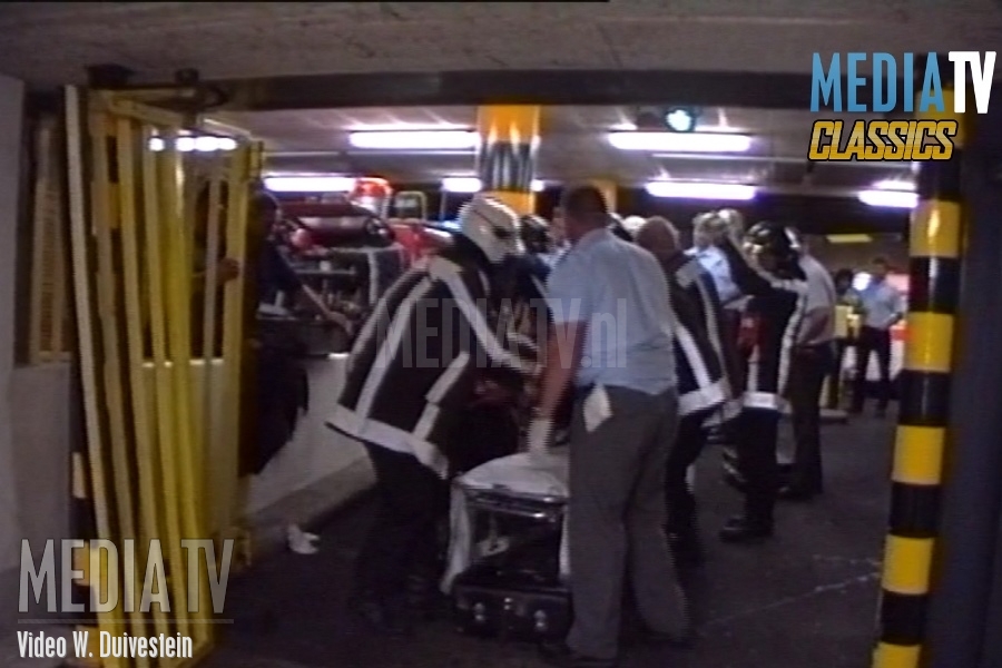 MediaTV Classics (1994): Man bekneld met voet onder hek Kruisstraat Rotterdam (video)