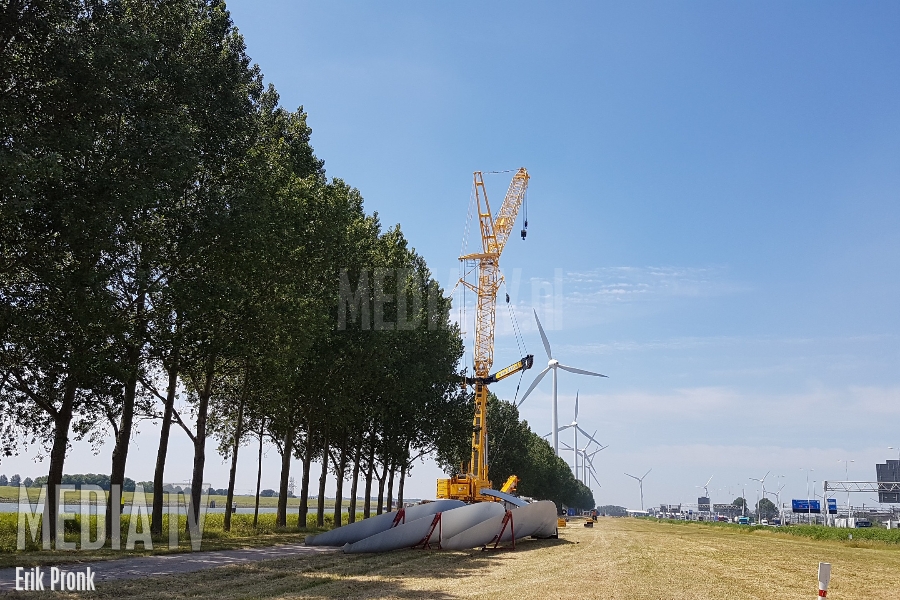Afbreken bestaand windpark Hartelbrug in volle gang