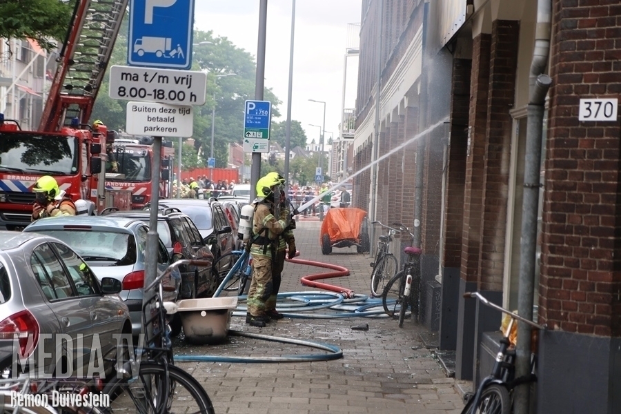 Uitslaande brand in loodgieterswinkel Jacob Catsstraat Rotterdam (video)