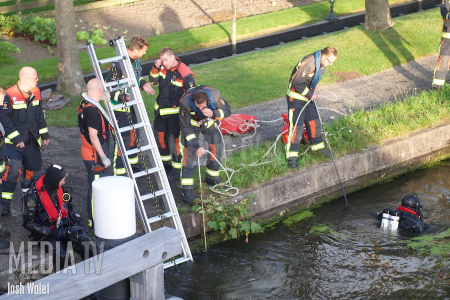 Brandweer haalt kind uit Oude Rijn Bodegraven (video)