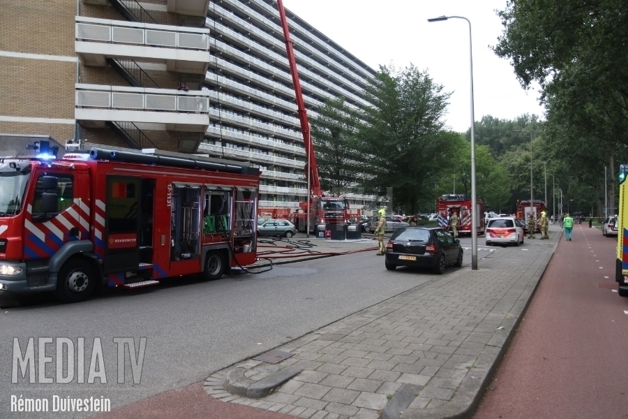 Grote brand in flat Purmerhoek Capelle aan den IJssel (video)