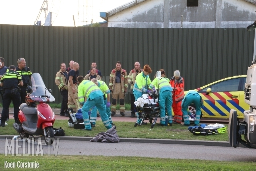 Scooterrijder zwaargewond bij eenzijdig ongeval Waalhaven O.z. Rotterdam (video)