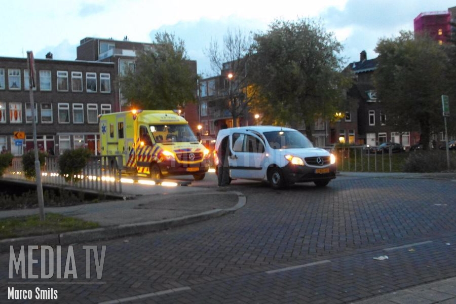 Voetganger gewond na aanrijding Lange Hilleweg Rotterdam