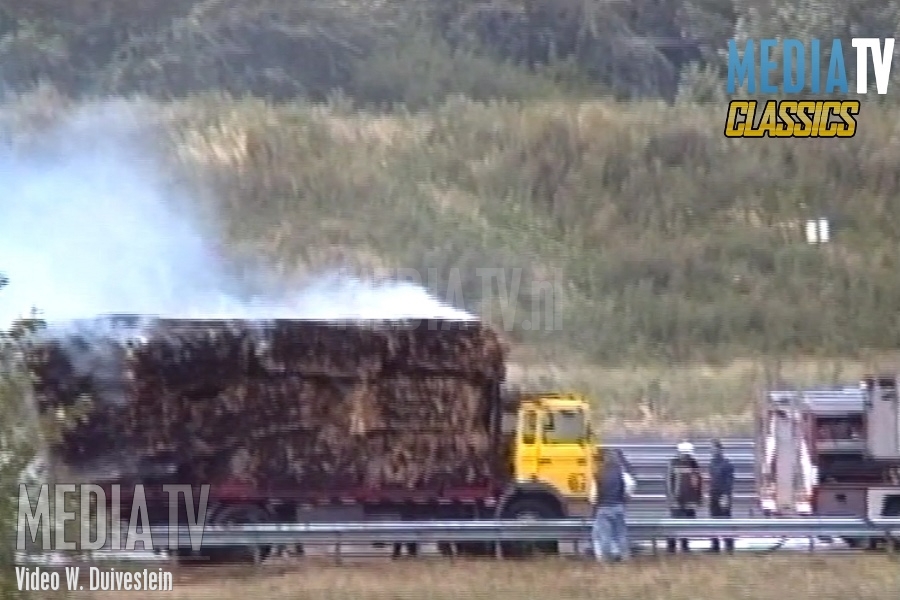 MediaTV Classics(1994): Vrachtwagen geladen met hooi vat vlam snelweg A16 Rotterdam (video)